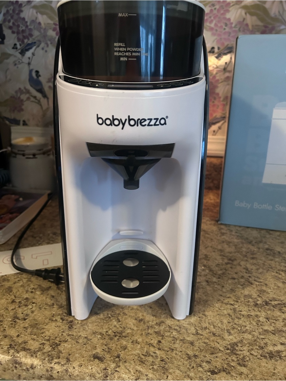 Baby Brezza Formula Pro Baby Bottle Dispenser in White & Black with spare parts